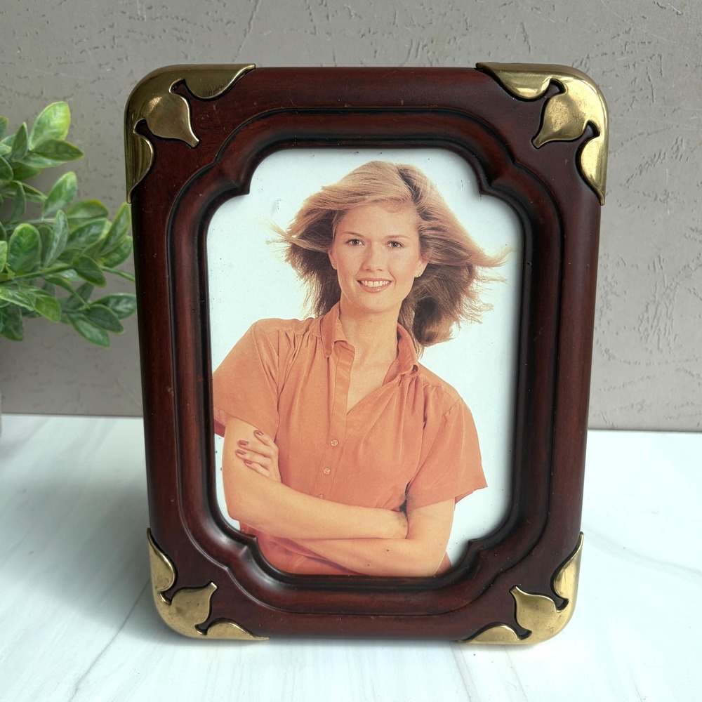 Vintage Wood Picture Frame Brass Corner Accents Dark Mahogany Scalloped 5x7